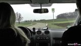 Niemiecka matka Julia uwieść młodego chłopaka autostopowicza do seksu w samochodzie snapshot 2
