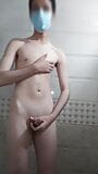 Iraanse jongen masturbeert in de badkamer na schooltijd snapshot 10