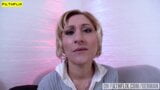 Blonde milf houdt van wasknijpers op haar poesje en tepels snapshot 4