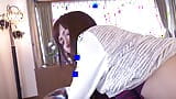 Una ragazza arrapata giapponese si fa sditalinare la figa snapshot 6