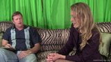 Schüchterne Blondine betrügt ihren Ehemann bei einem Interview snapshot 2