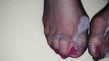 Grosse éjaculation sur les pieds en nylon de sa femme snapshot 10