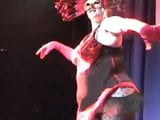 Perfetta bbw bionda nordico-occidentale in una danza burlesque mascherata snapshot 3