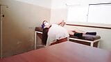 Доктор трахает пациента в медицинском кабинете snapshot 5