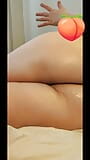 Kobieca masturbacja analna. Wkładanie półmetrowego dildo w mój tyłek. Uzyskiwanie orgazmów analnych za pomocą zwykłego grubego dildo snapshot 18