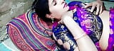 Cô dâu xinh đẹp trong banarasi saree đã có rất nhiều niềm vui trong phòng tình dục. snapshot 9