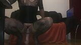 Sissy travestiet berijdt enorme pik snapshot 4