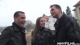 Verbluffende Tsjechische babe wordt op straat opgepikt voor een trio snapshot 2
