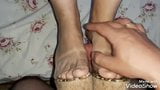 Footjob, Shoejob, éjac sur les chaussures compensées de ma femme snapshot 2