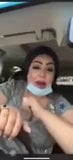 Một người phụ nữ Hồi giáo hát một cách gợi cảm snapshot 5