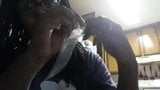 Eboni memerah susu dari buah dada hitam besarnya untuk youtube snapshot 15