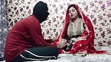 Pengantin Desi Seksi India dengan suaminya pada Malam Perkahwinan snapshot 2