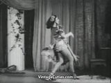 Vera Lee mostra seu corpo sexy (vintage dos anos 50) snapshot 4