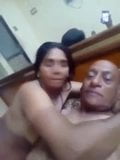 Pareja de ancianos teniendo sexo, esposo y esposa snapshot 2