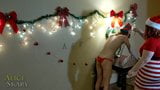圣诞老人夫人惩罚一个淫荡的坏精灵 - 鞭打和穿戴式假阳具性爱 snapshot 2