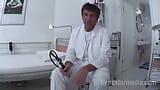 Trio avec un docteur excité snapshot 1