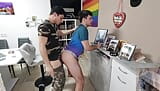 Quente e com tesão russa twink recebe uma foda dura e nua e sua bunda coberta de porra por seu namorado latino snapshot 9