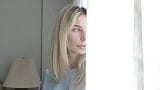 Ochtendroutine voor een mooie transvrouw snapshot 3