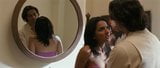 Shruti pune scene sexy cu Arjun Rampal în Rajneeti snapshot 8