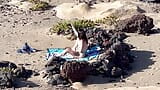 Mamada nudista en la playa: Muestro mi polla dura a una perra que me pide una mamada y semen en su boca. snapshot 1