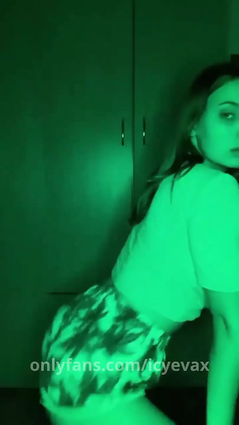 19yo Teen TikToker Twerks LIVE - PUSSY SLIP | xHamster