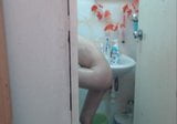 Een schattige vreemdeling betrappen onder de douche snapshot 13