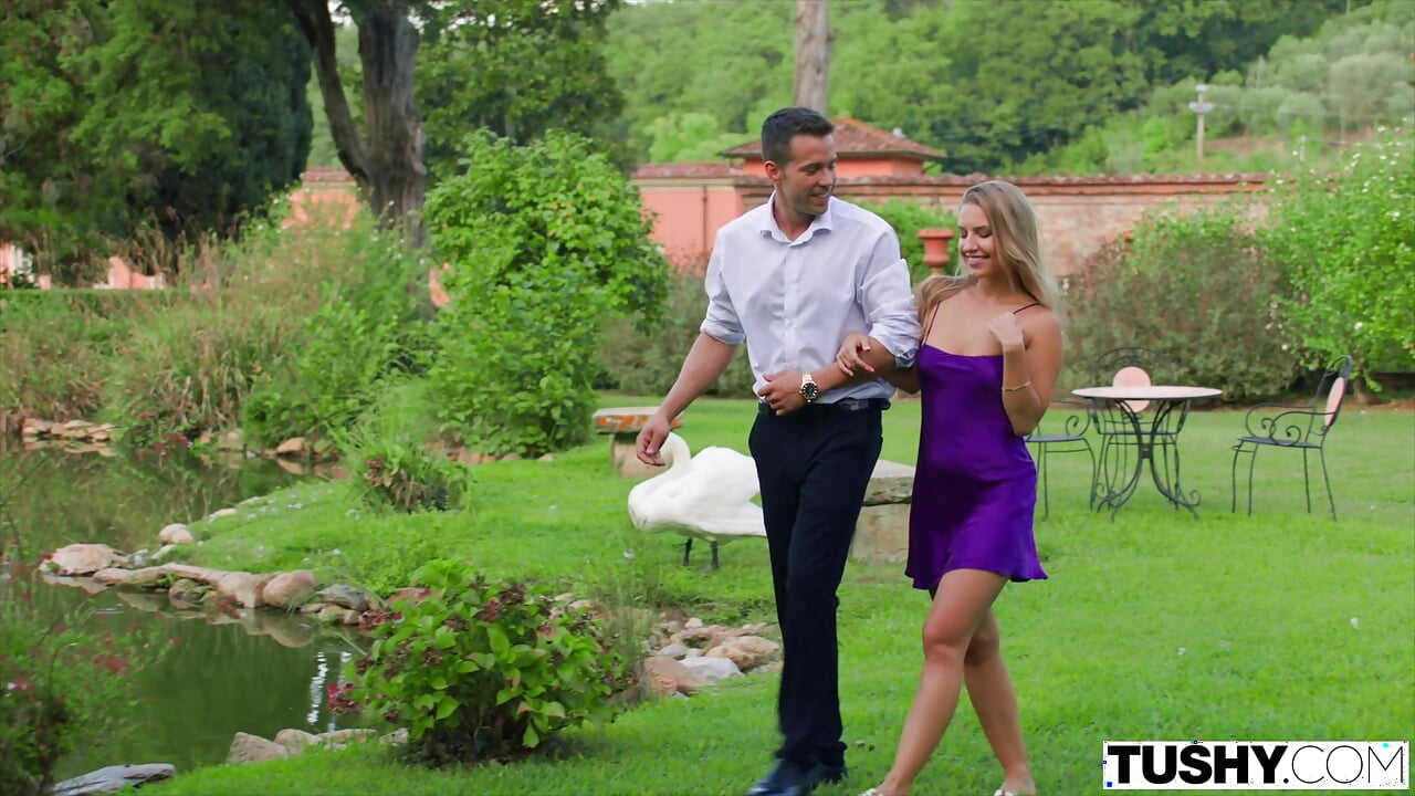 Angelic Blonde Jaylah Gets DPed By Two Eager Suitors