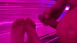 Cum di kaki istri saya di solarium snapshot 4