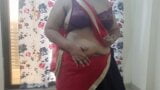 Indische ondeugende geile Desi Bhabhi die zich klaarmaakt voor haar stripfeestje snapshot 9