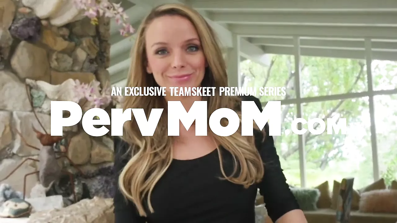 Alison Rey Asked Stepdad to Give Her some Blowjob Lessons: American Porn by  Family Strokes