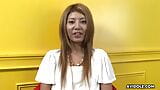 La chica desnuda japonesa Rie Mihara gime y se masturba sin censura. snapshot 1