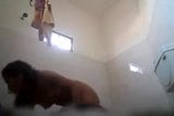 Söt desi -flicka filmar sig i badet snapshot 4