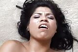 La sexy mora Alexis Amore pulisce la casa e un grosso cazzo snapshot 17