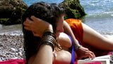 Babbo Natale scopa 2 adolescenti lesbo in spiaggia snapshot 1