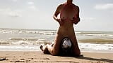 Femdom meando en la playa snapshot 4