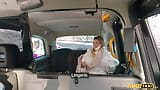 Fake taxi , une superbe modèle de lingerie est heureuse de baiser brutalement et rapidement avec son chauffeur snapshot 5