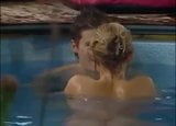 Grande fratello, orgia in piscina del Regno Unito snapshot 13