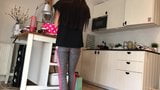 Teenie-Hosen, dünne Leggings, Yoga-Hosen und Höschen-Tag snapshot 10