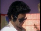 Imitador de Elvis rouba a rainha do baile e fode sua buceta snapshot 3