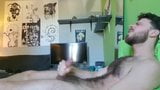 Hunk peludo se masturba snapshot 2