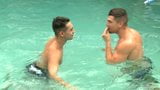 Dylanlucas chicos calientes se ponen duros en la piscina y se lo llevan dentro snapshot 4