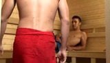 Jongens neuken zonder condoom in een sauna snapshot 1