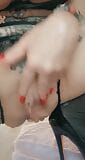 Nicole Dupapillon fingert mit riesigen Schamlippen snapshot 2