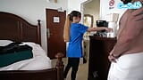 cycata brudna pokojówka pieprzy gościa hotelowego po dodatkową napiwek snapshot 3