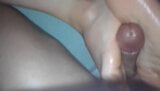 Footjob dengan air mani di kakinya snapshot 2