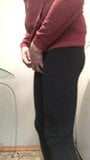 Giovane parte inferiore in leggings snapshot 1