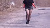 Leren rok en zwarte panty - sexy wandeling, grote kont. snapshot 8