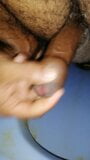 斯里兰卡男孩在厕所自慰 snapshot 7