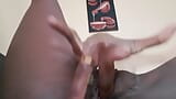 Black, gros plan extrême, masturbation, doigtage snapshot 7