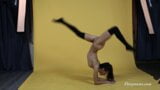 Sanya Semashko ginnastica strabiliante nuda snapshot 6